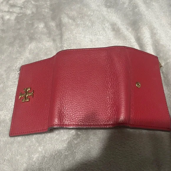 TORY BURCH LIMITED EDITION KIRA MEDIUM
FLAP WALLET - Picture 7 of 9
